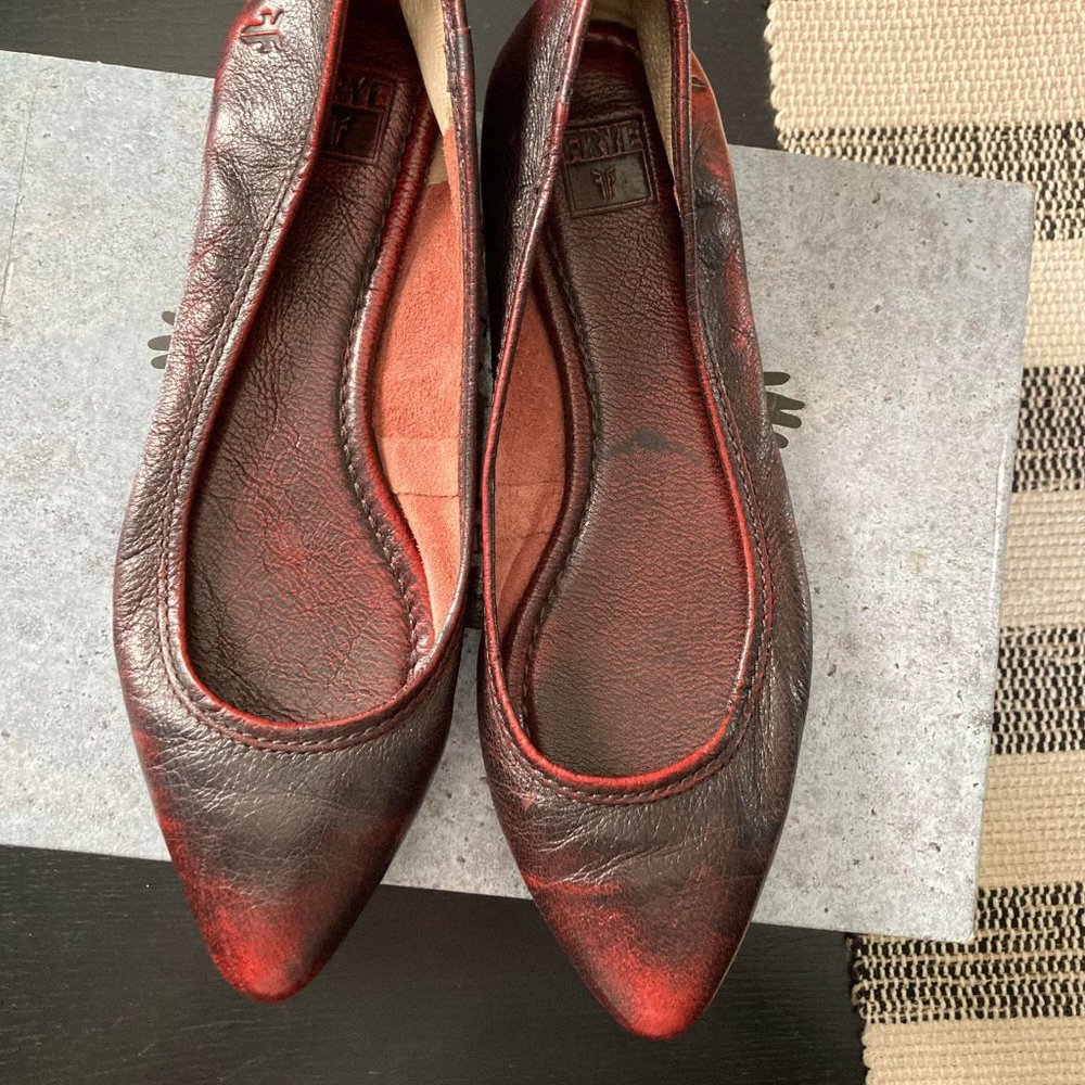 Frye Flats Regina Ballet red black leather size 9 / 8.5 (run small)